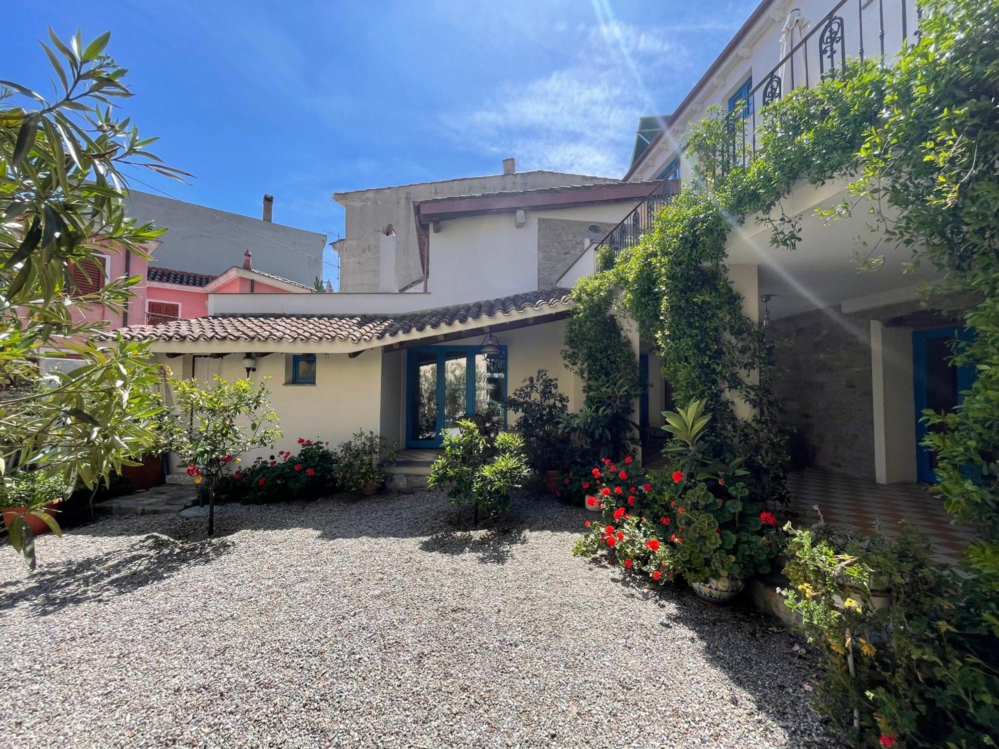 La Corte del Carrubo Bari Sardo Exterior foto